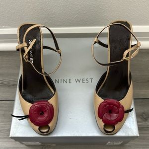 Platform sandal with rosette flower.